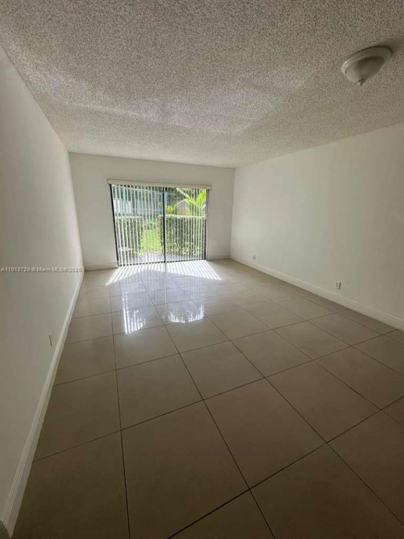 8290 Lake Dr, Unit 146, Doral, FL 33166 Photo