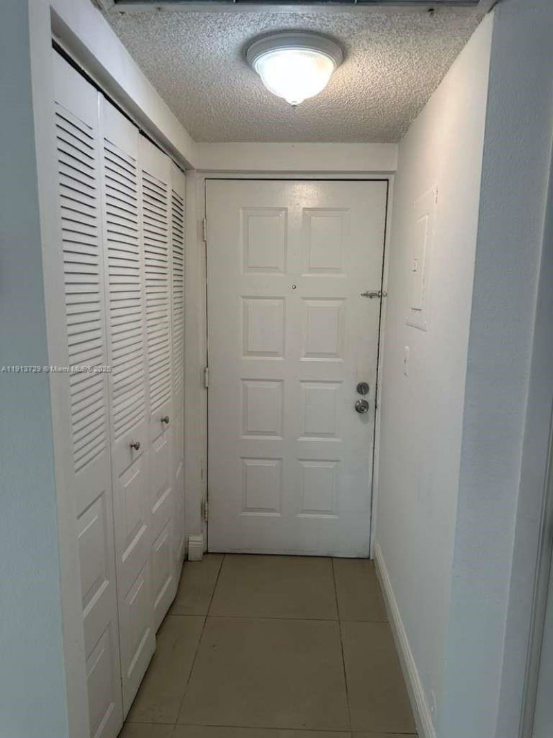 8290 Lake Dr, Unit 146, Doral, FL 33166 Photo