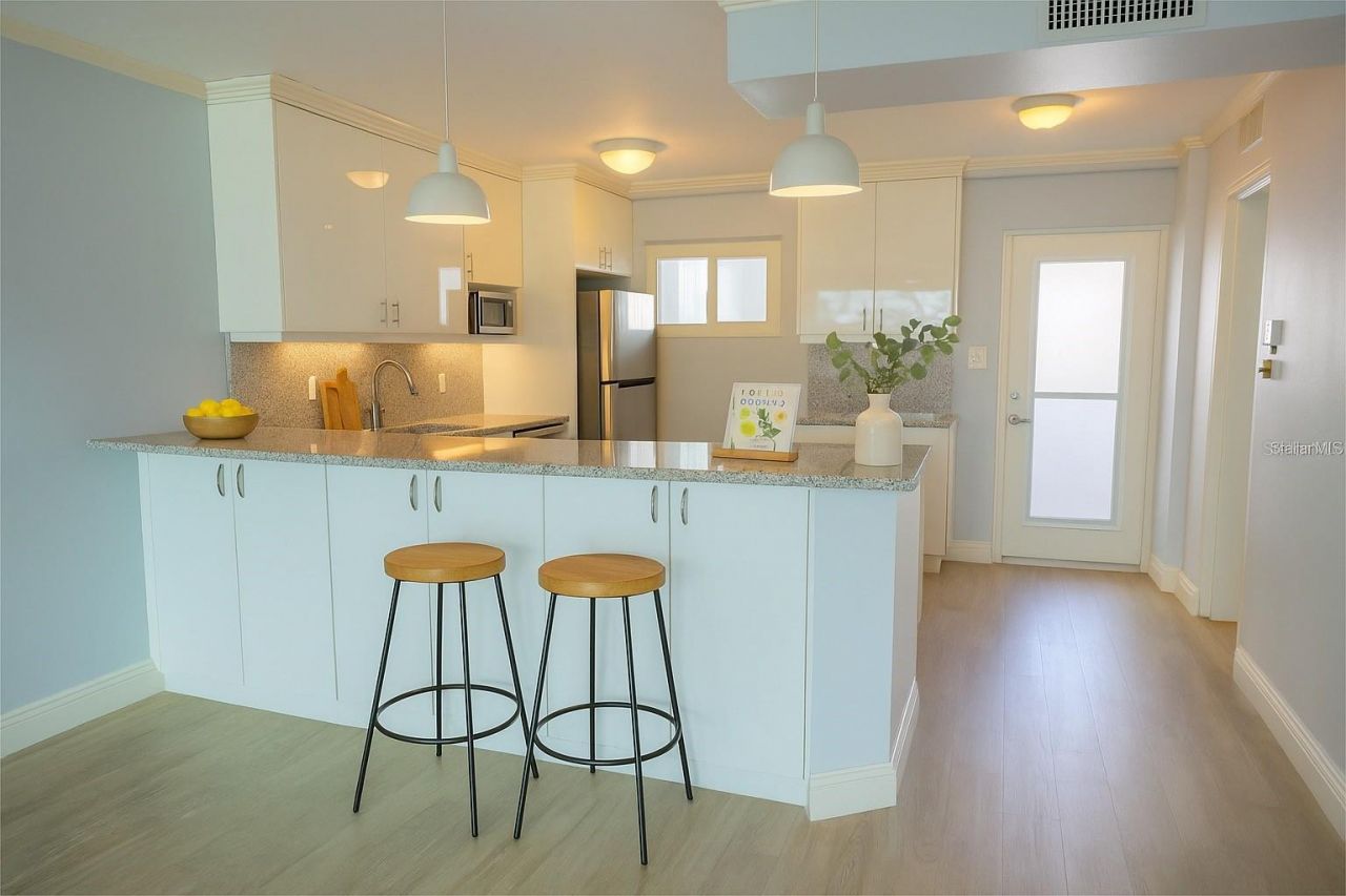 33 S Gulfstream Avenue, Unit 307, Sarasota, FL 34236 Photo