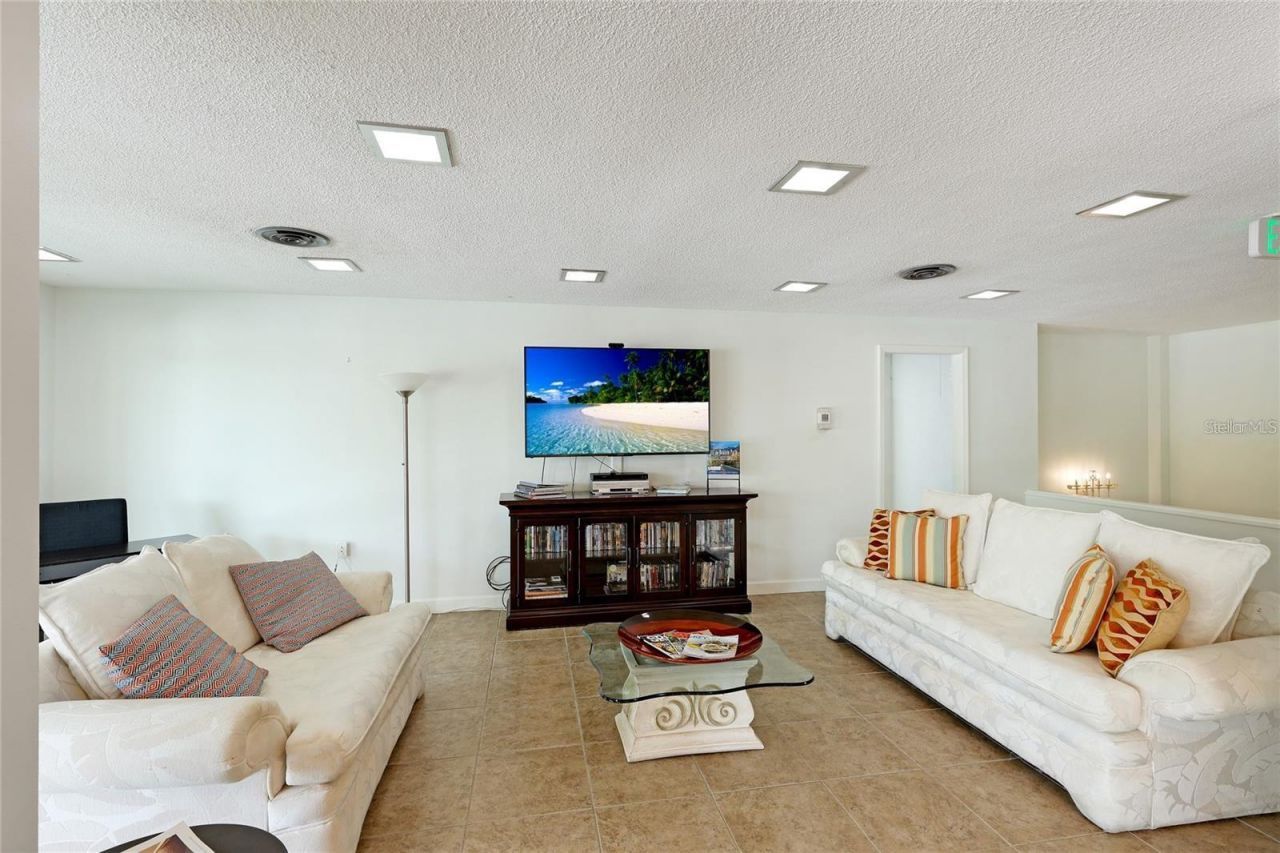 33 S Gulfstream Avenue, Unit 307, Sarasota, FL 34236 Photo