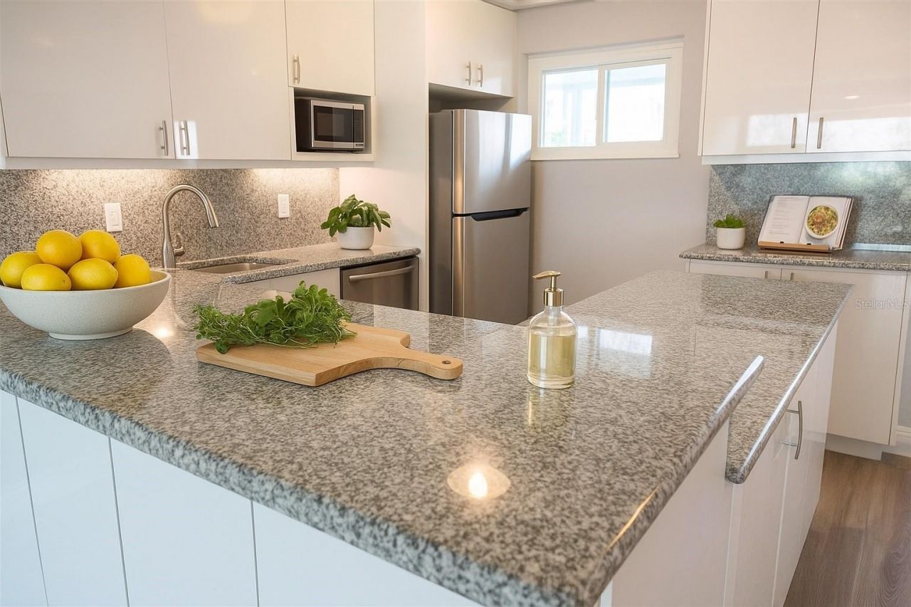 33 S Gulfstream Avenue, Unit 307, Sarasota, FL 34236 Photo