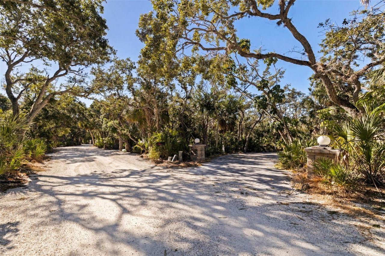 2000 Bayview Drive, Tierra Verde, FL 33715 Photo