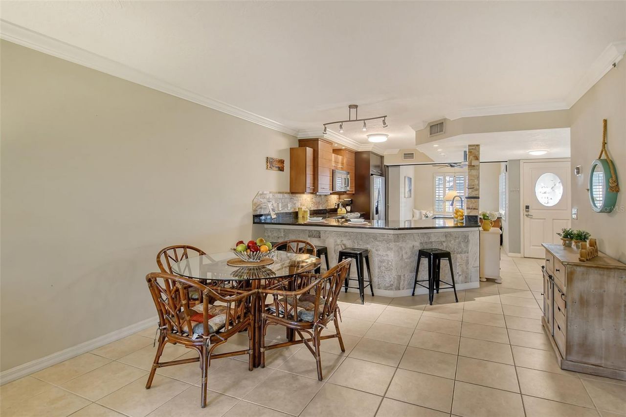 1243 Siesta Bayside Drive, Unit D, Sarasota, FL 34242 Photo