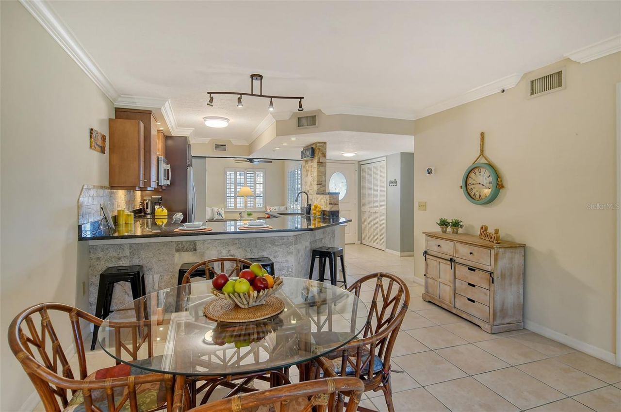 1243 Siesta Bayside Drive, Unit D, Sarasota, FL 34242 Photo