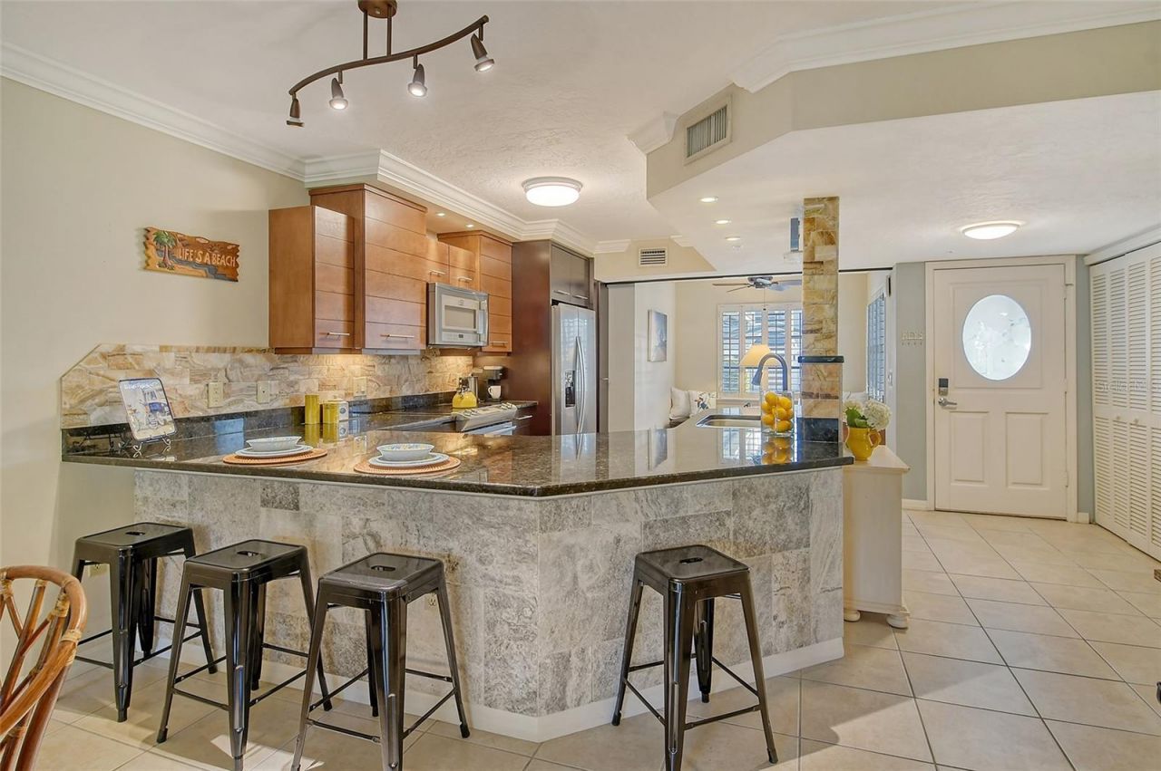 1243 Siesta Bayside Drive, Unit D, Sarasota, FL 34242 Photo