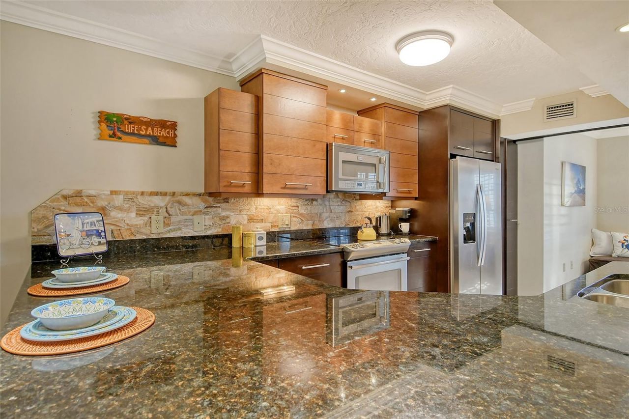 1243 Siesta Bayside Drive, Unit D, Sarasota, FL 34242 Photo
