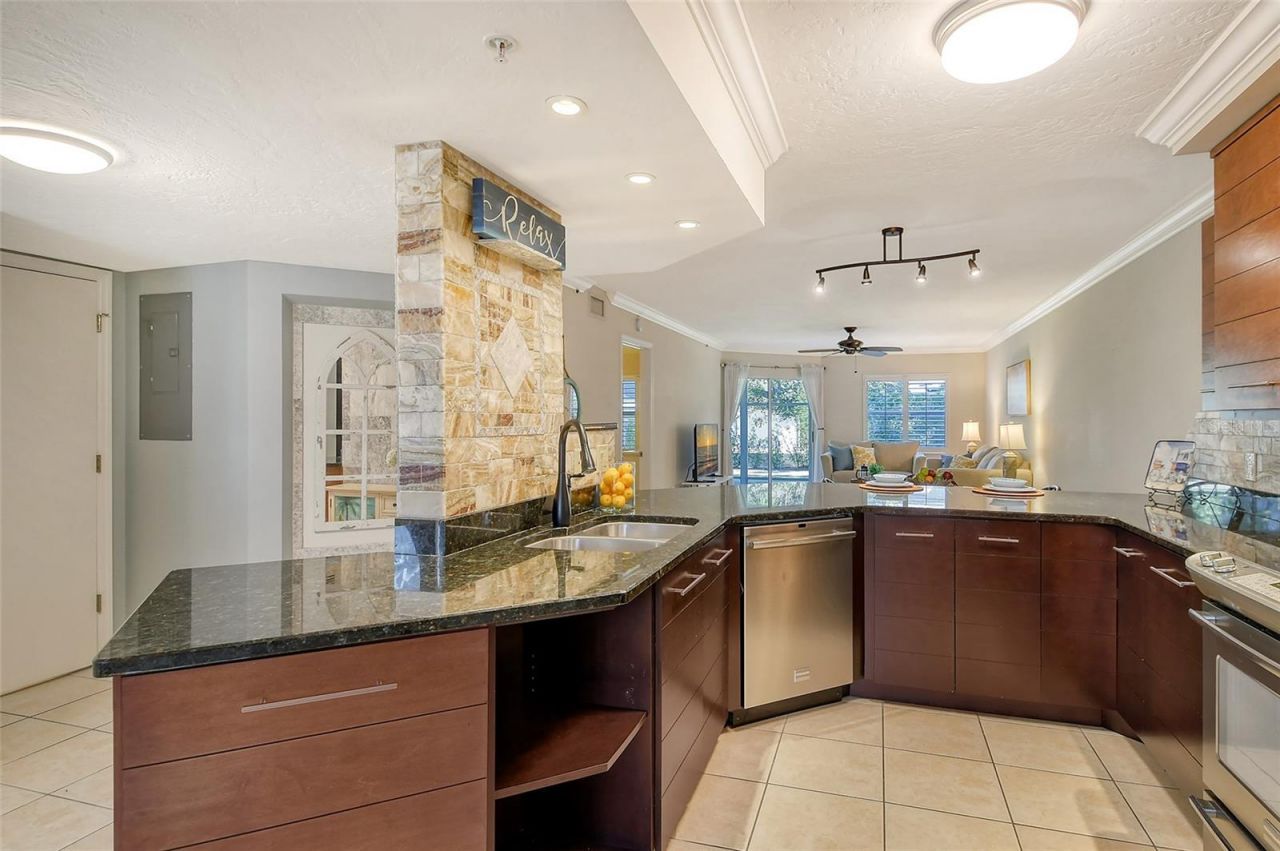 1243 Siesta Bayside Drive, Unit D, Sarasota, FL 34242 Photo