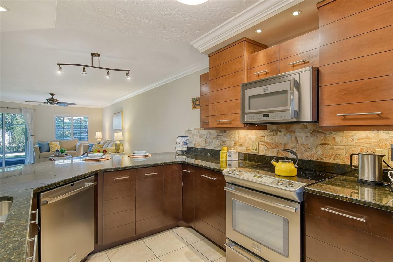 1243 Siesta Bayside Drive, Unit D, Sarasota, FL 34242 Photo