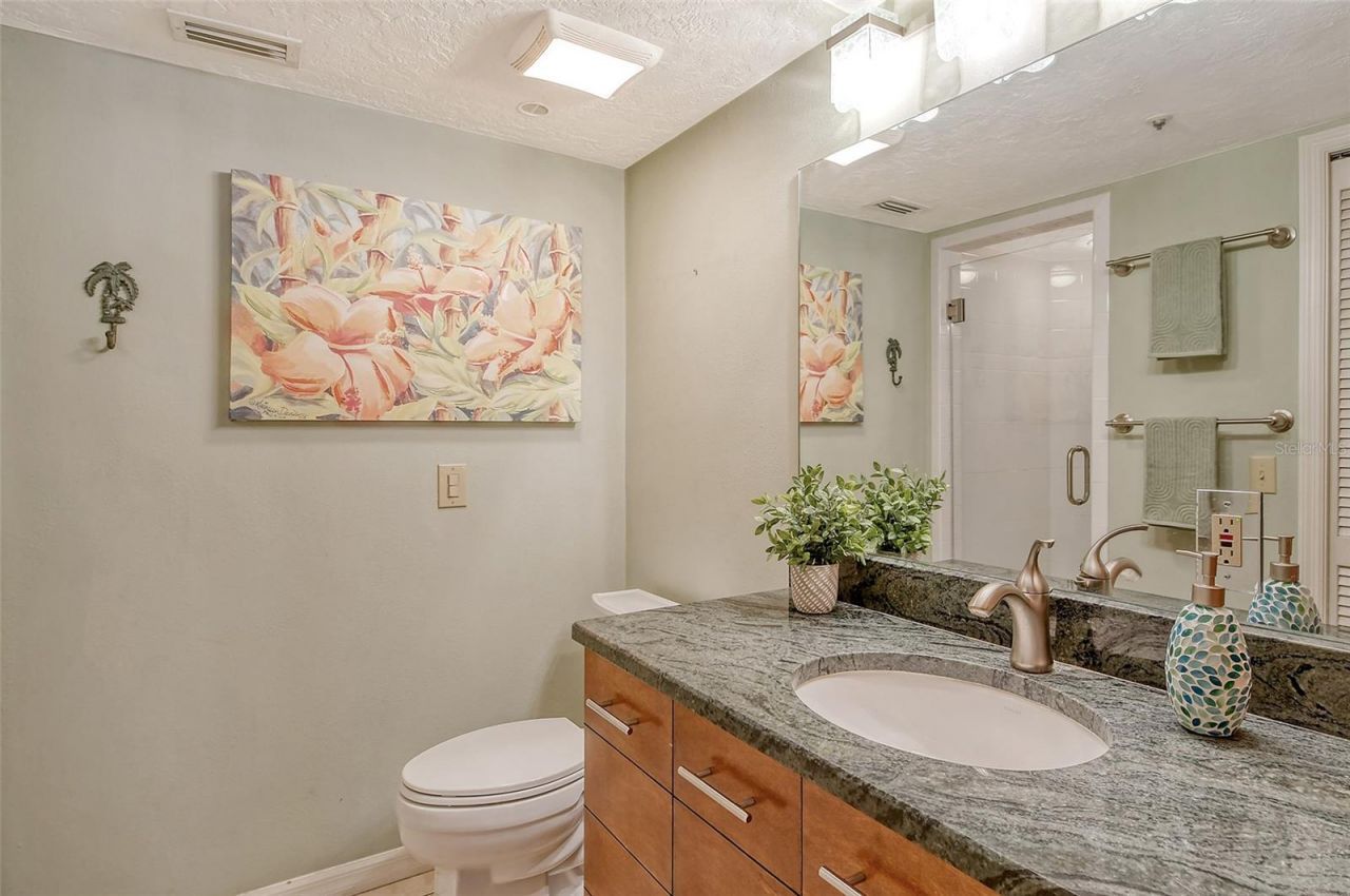 1243 Siesta Bayside Drive, Unit D, Sarasota, FL 34242 Photo