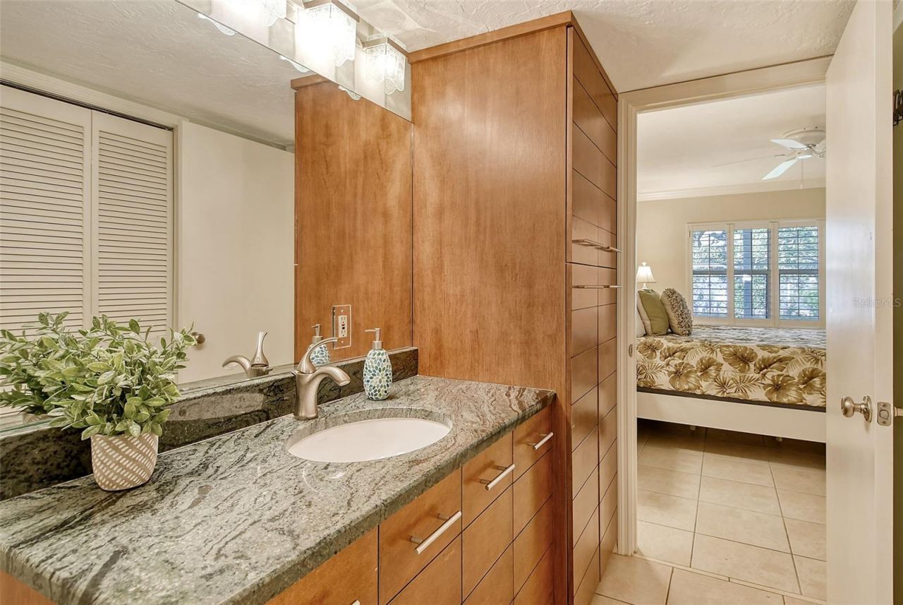 1243 Siesta Bayside Drive, Unit D, Sarasota, FL 34242 Photo