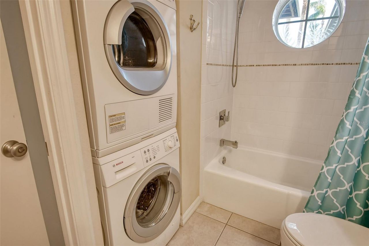 1243 Siesta Bayside Drive, Unit D, Sarasota, FL 34242 Photo