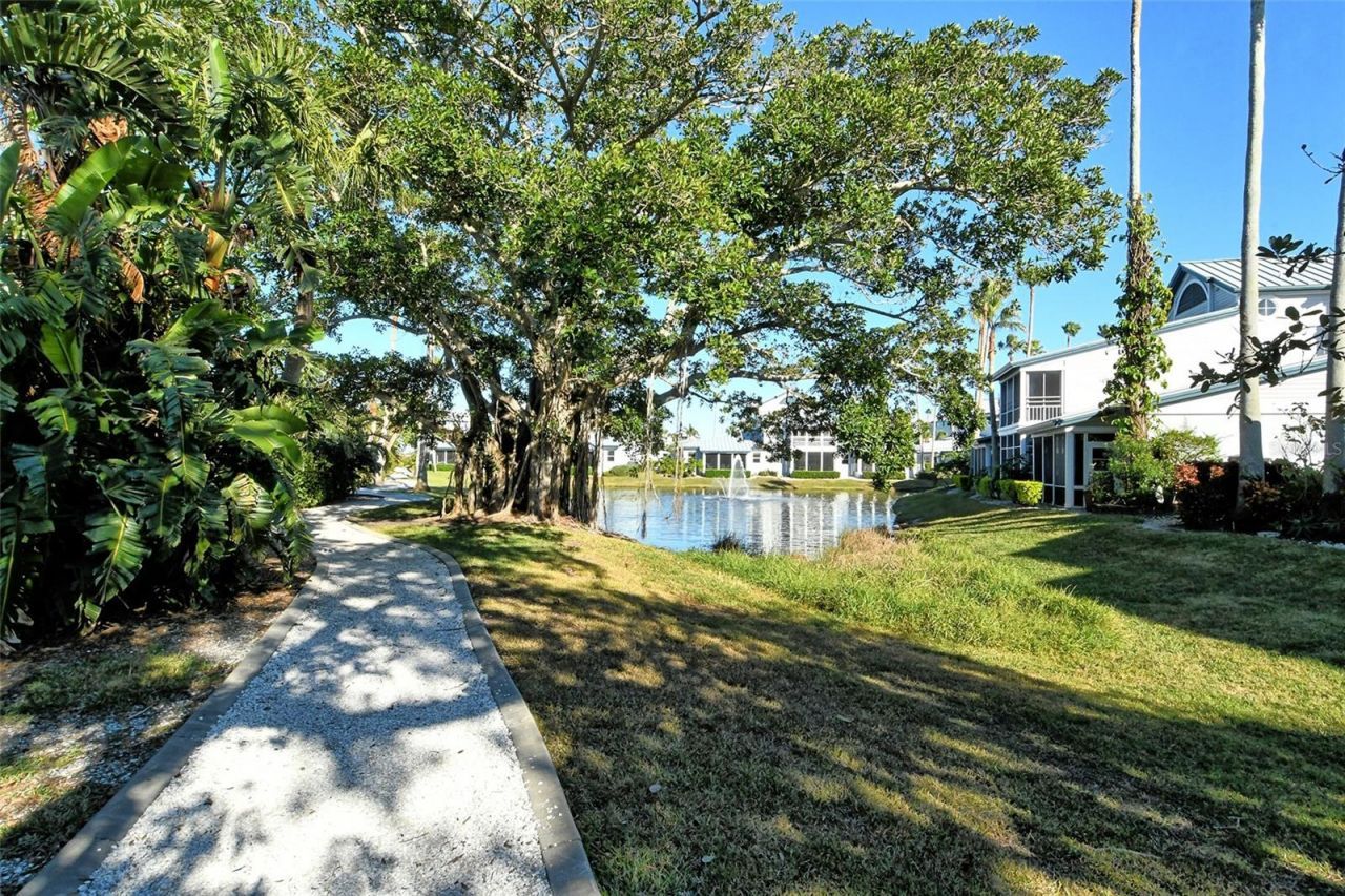 1243 Siesta Bayside Drive, Unit D, Sarasota, FL 34242 Photo