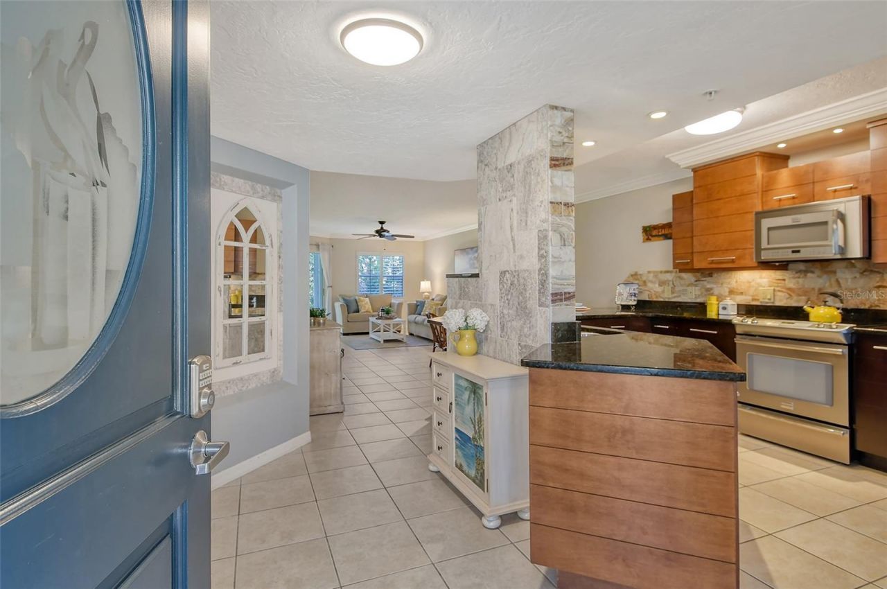 1243 Siesta Bayside Drive, Unit D, Sarasota, FL 34242 Photo