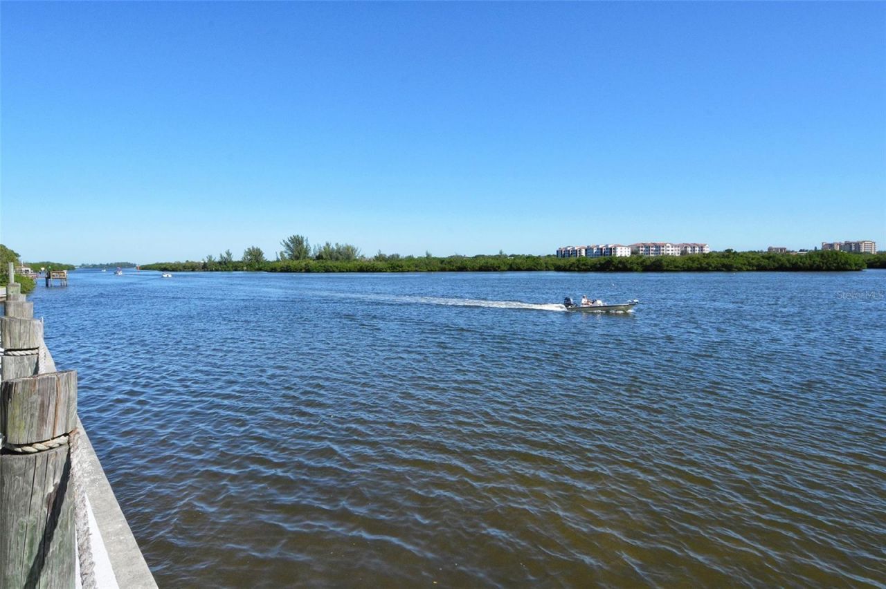 1243 Siesta Bayside Drive, Unit D, Sarasota, FL 34242 Photo