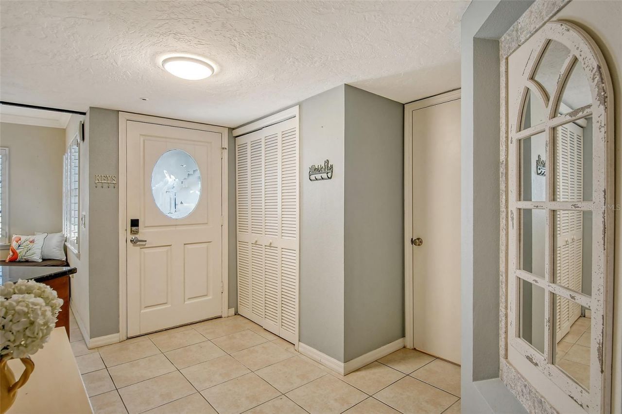 1243 Siesta Bayside Drive, Unit D, Sarasota, FL 34242 Photo