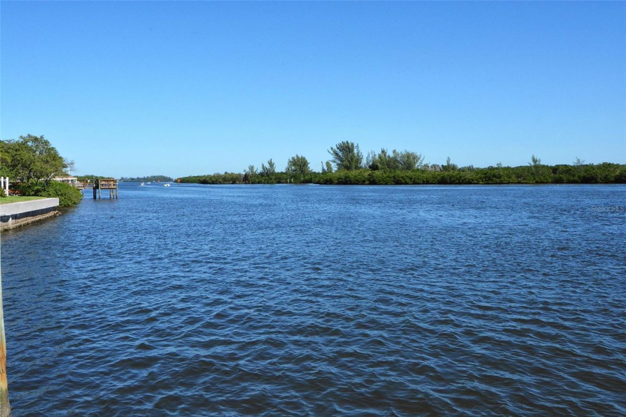 1243 Siesta Bayside Drive, Unit D, Sarasota, FL 34242 Photo