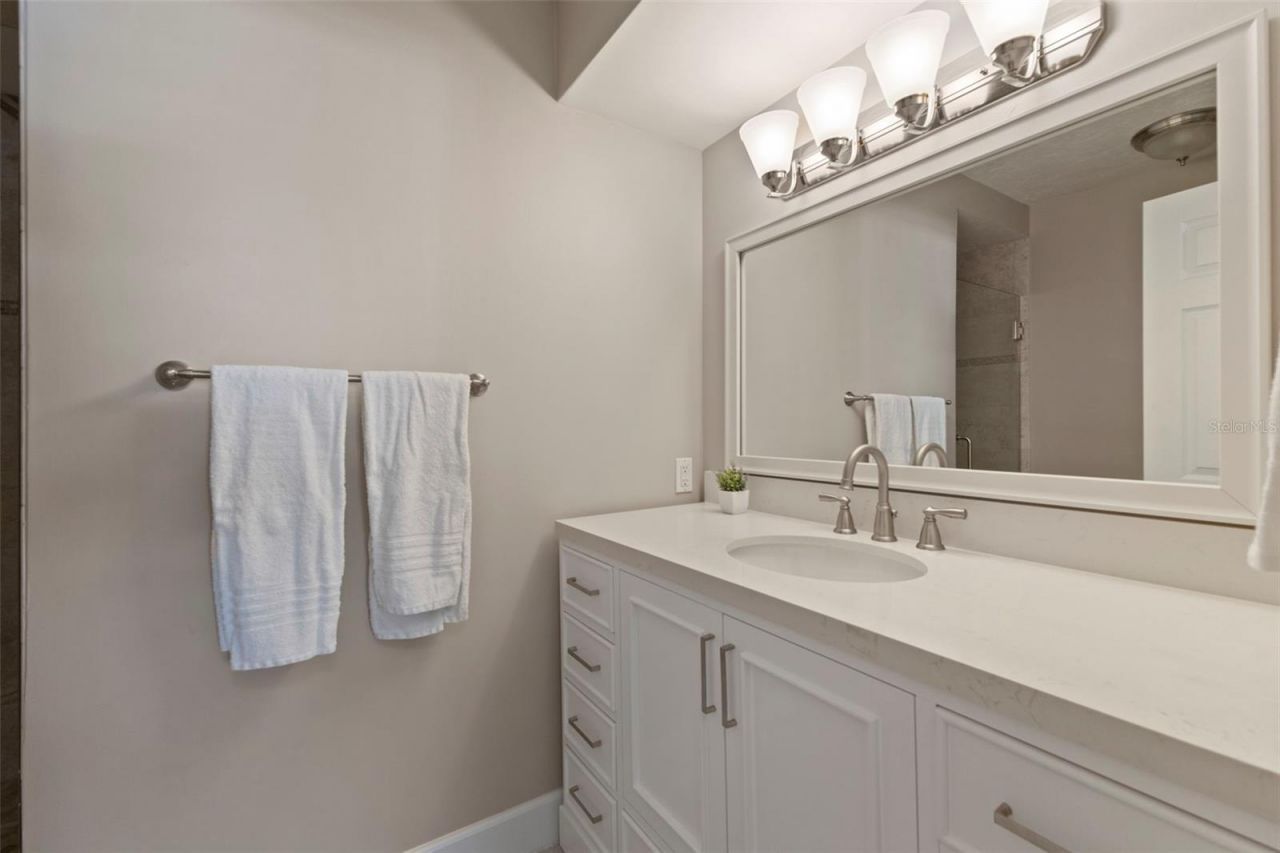 137 Avenida Messina, Unit 1, Sarasota, FL 34242 Photo