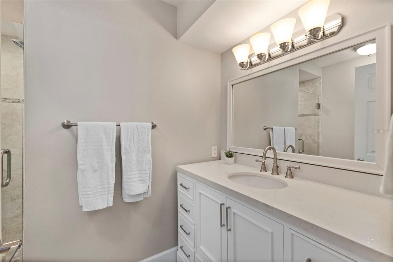 137 Avenida Messina, Unit 1, Sarasota, FL 34242 Photo