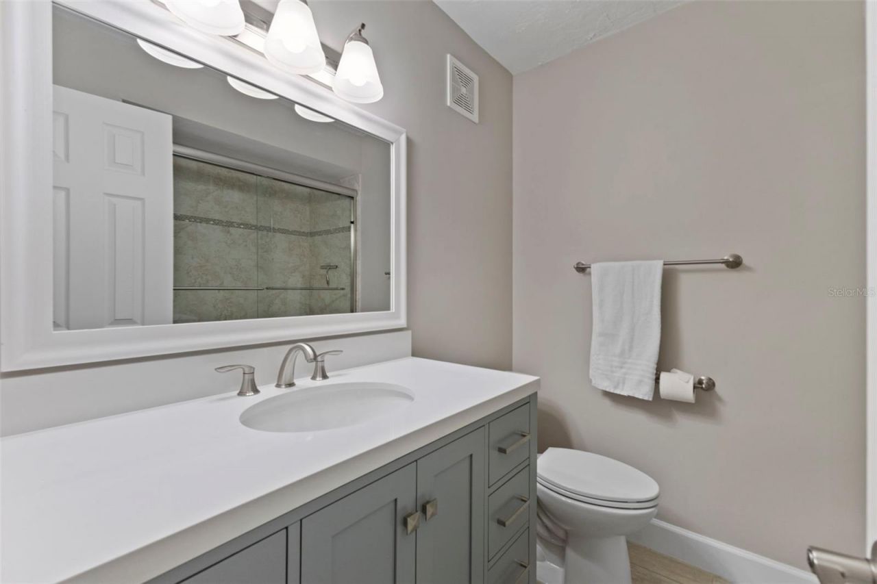 137 Avenida Messina, Unit 1, Sarasota, FL 34242 Photo