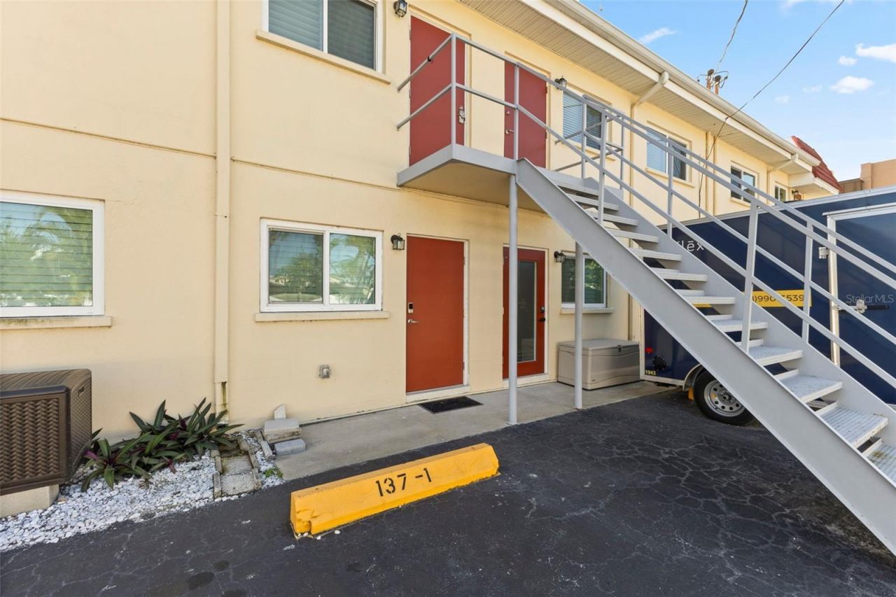 137 Avenida Messina, Unit 1, Sarasota, FL 34242 Photo