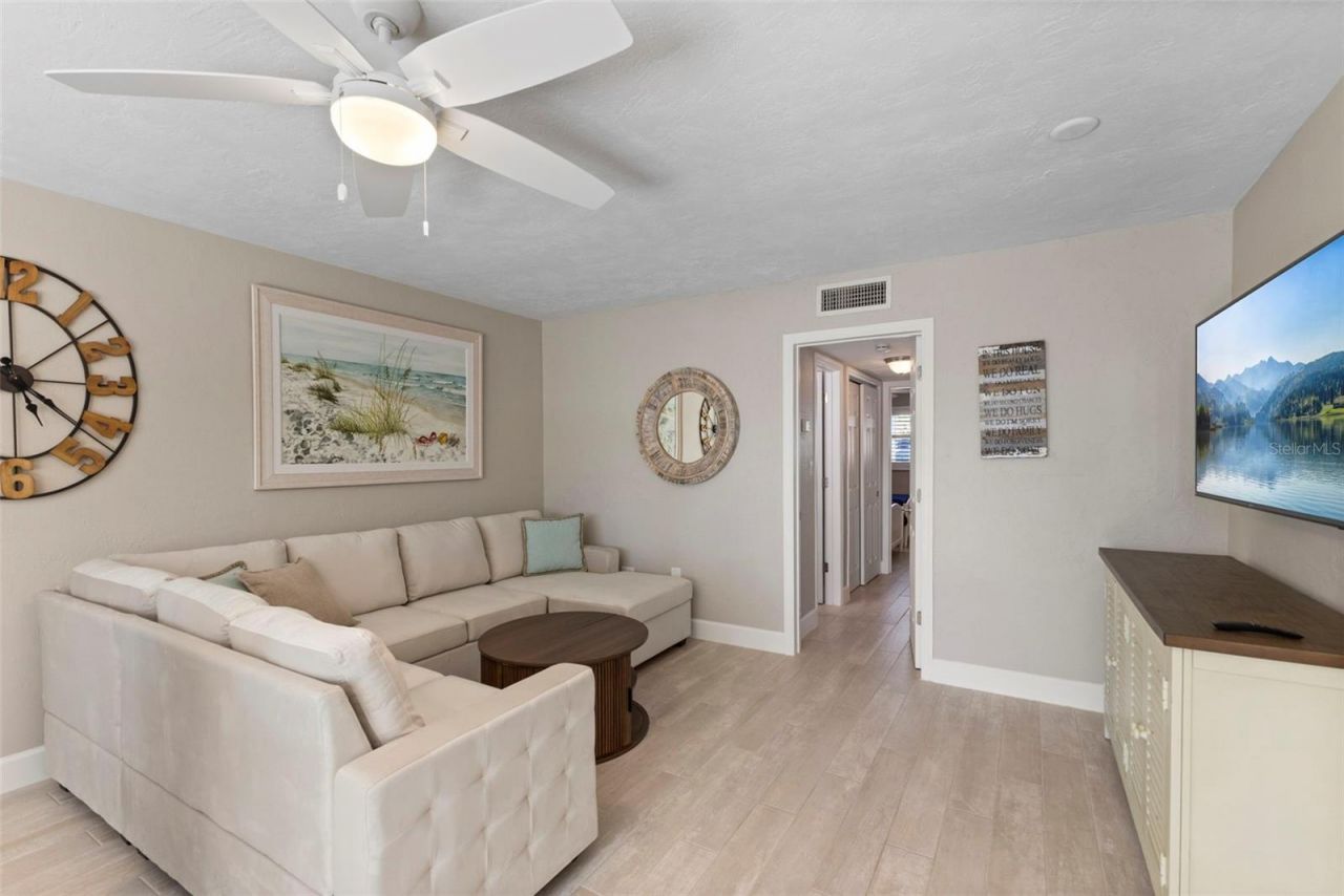 137 Avenida Messina, Unit 1, Sarasota, FL 34242 Photo