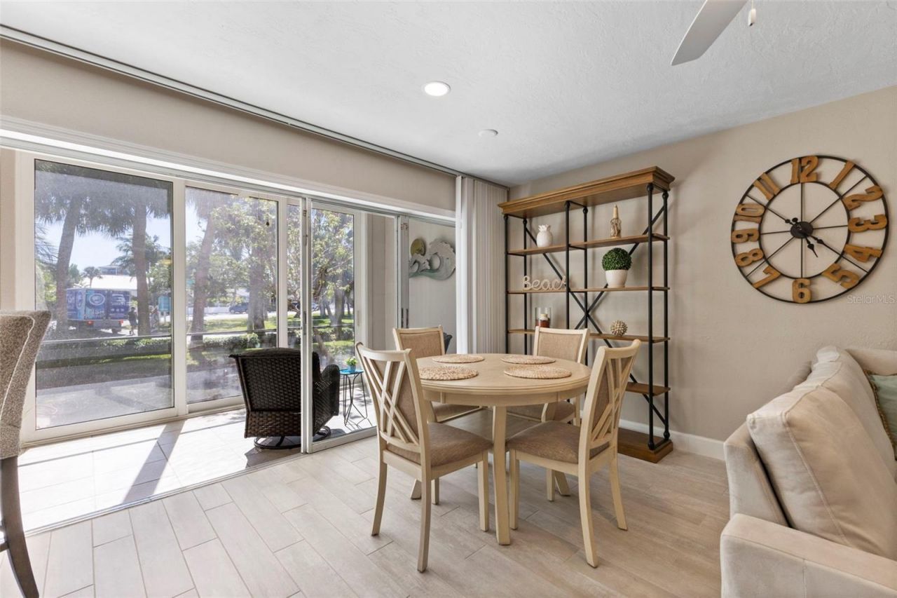 137 Avenida Messina, Unit 1, Sarasota, FL 34242 Photo