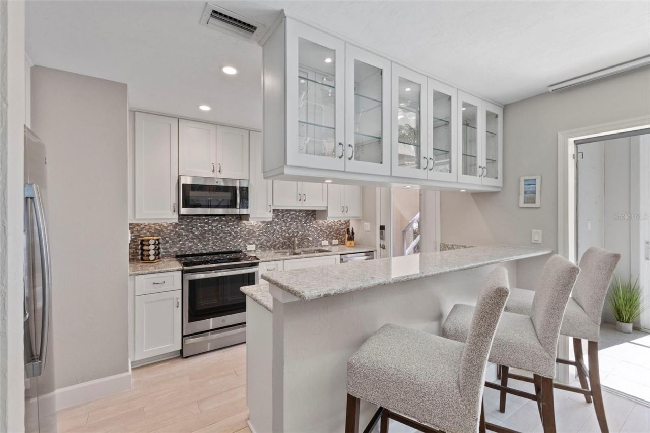 137 Avenida Messina, Unit 1, Sarasota, FL 34242 Photo