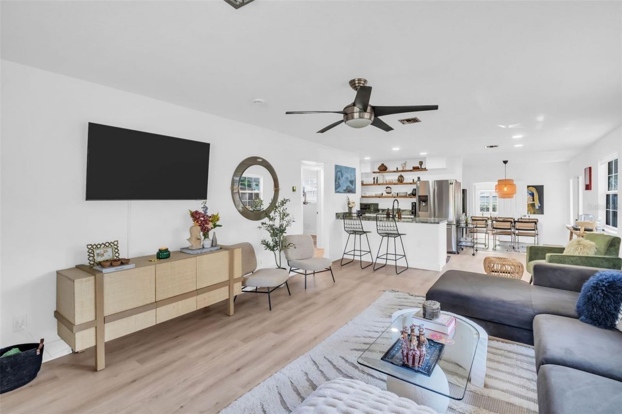 218 49th Avenue N, Saint Petersburg, FL 33703 Photo