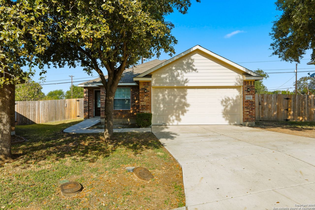 5703 Cardinal Falls, San Antonio, TX 78239 Main Photo