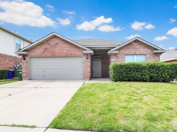5528 Ridge View Drive, Watauga, TX 76137