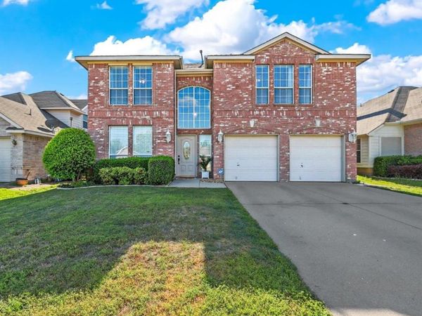 617 Crystal Brook Drive, Saginaw, TX 76179