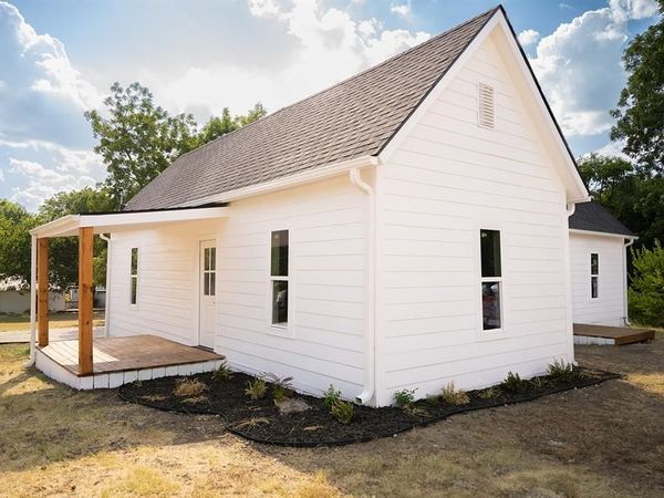 309 E Cheek Street , Saint Jo, TX 76265