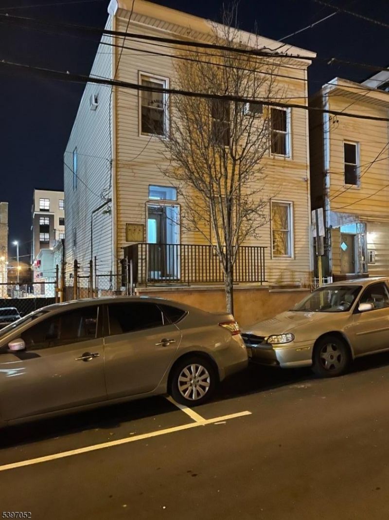 111 34th St, Union, NJ 07087 Main Photo