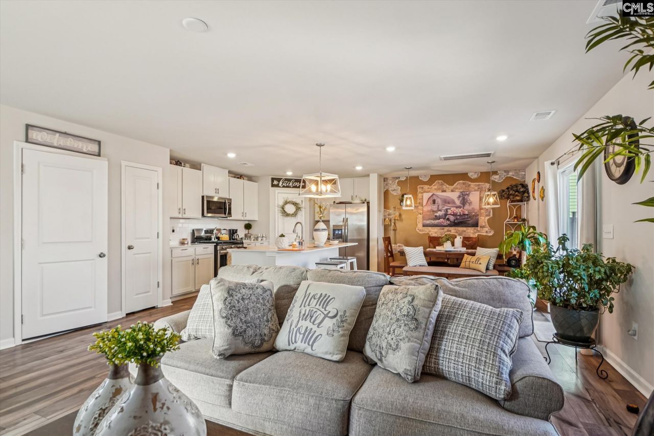 101 Parkwood Court Photo 13