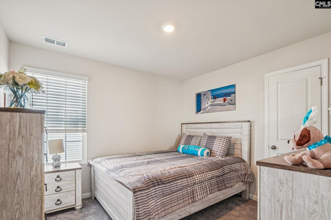 101 Parkwood Court Photo 17