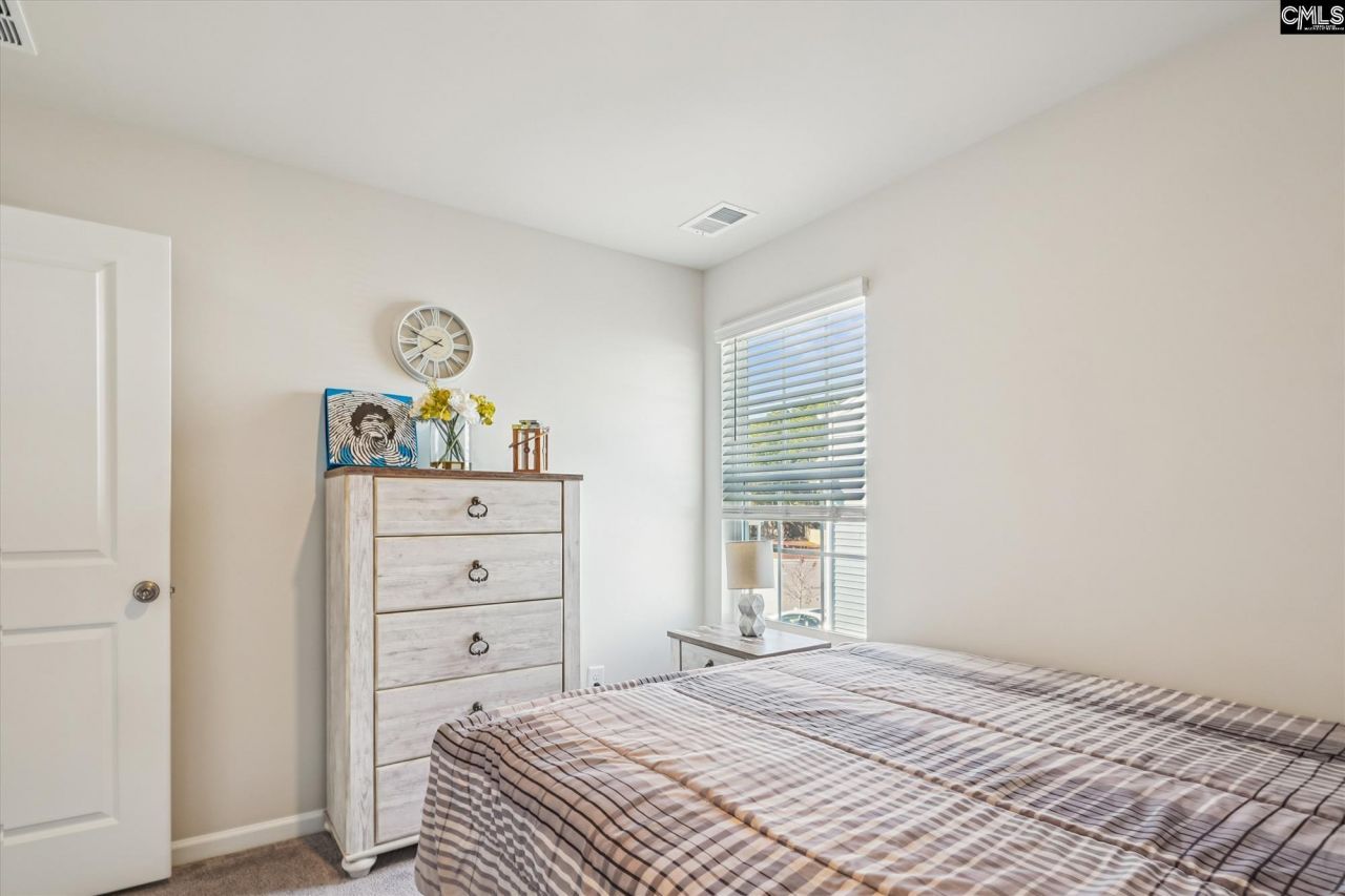 101 Parkwood Court Photo 18