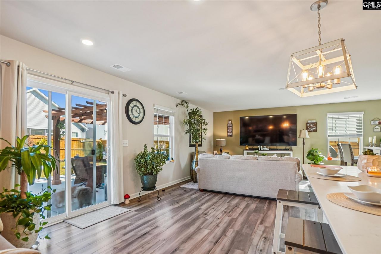 101 Parkwood Court Photo 7