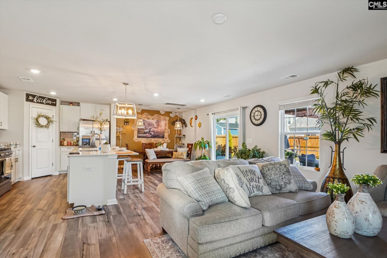 101 Parkwood Court Photo 8