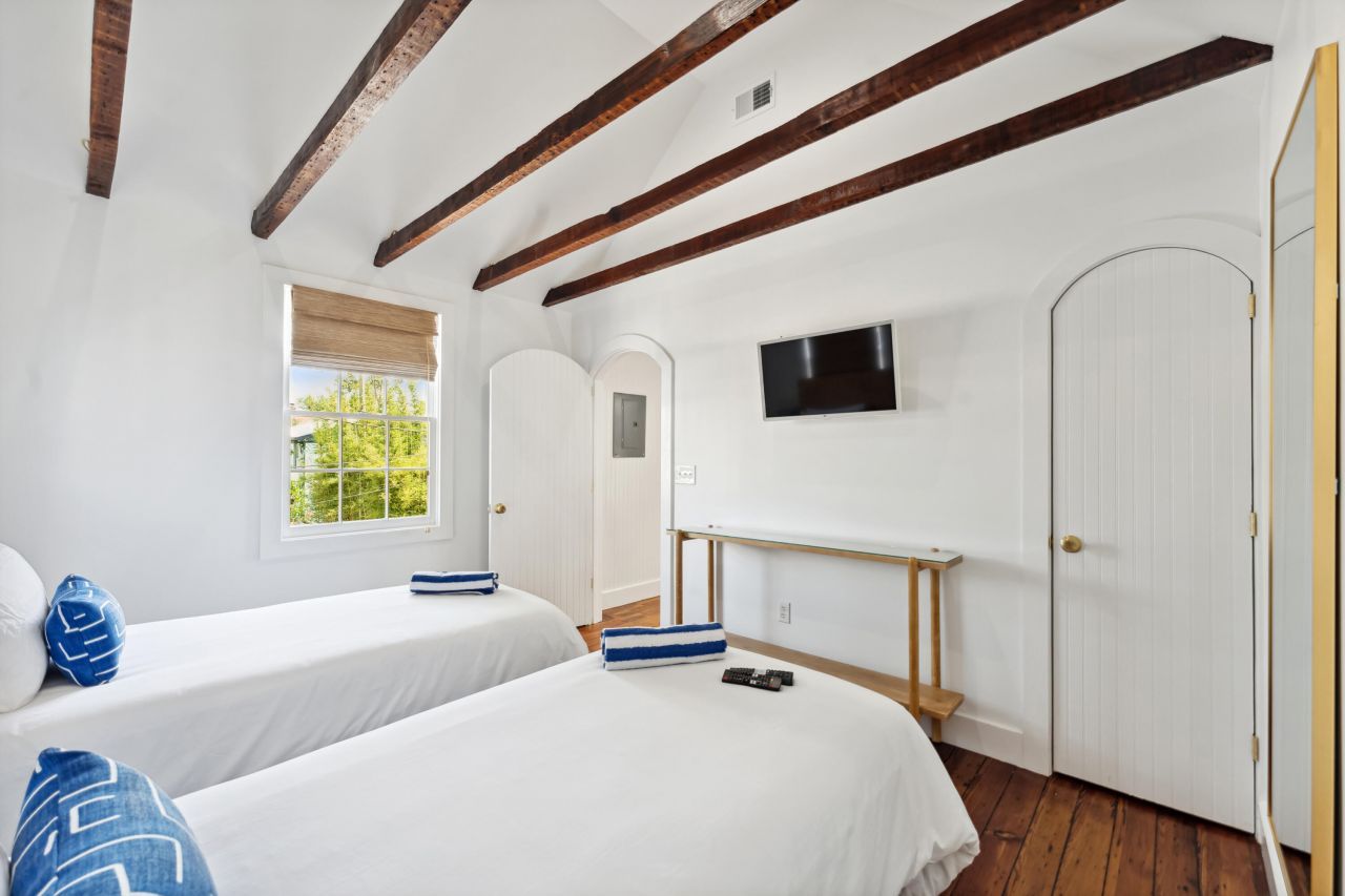 67 Spring Street Photo 25