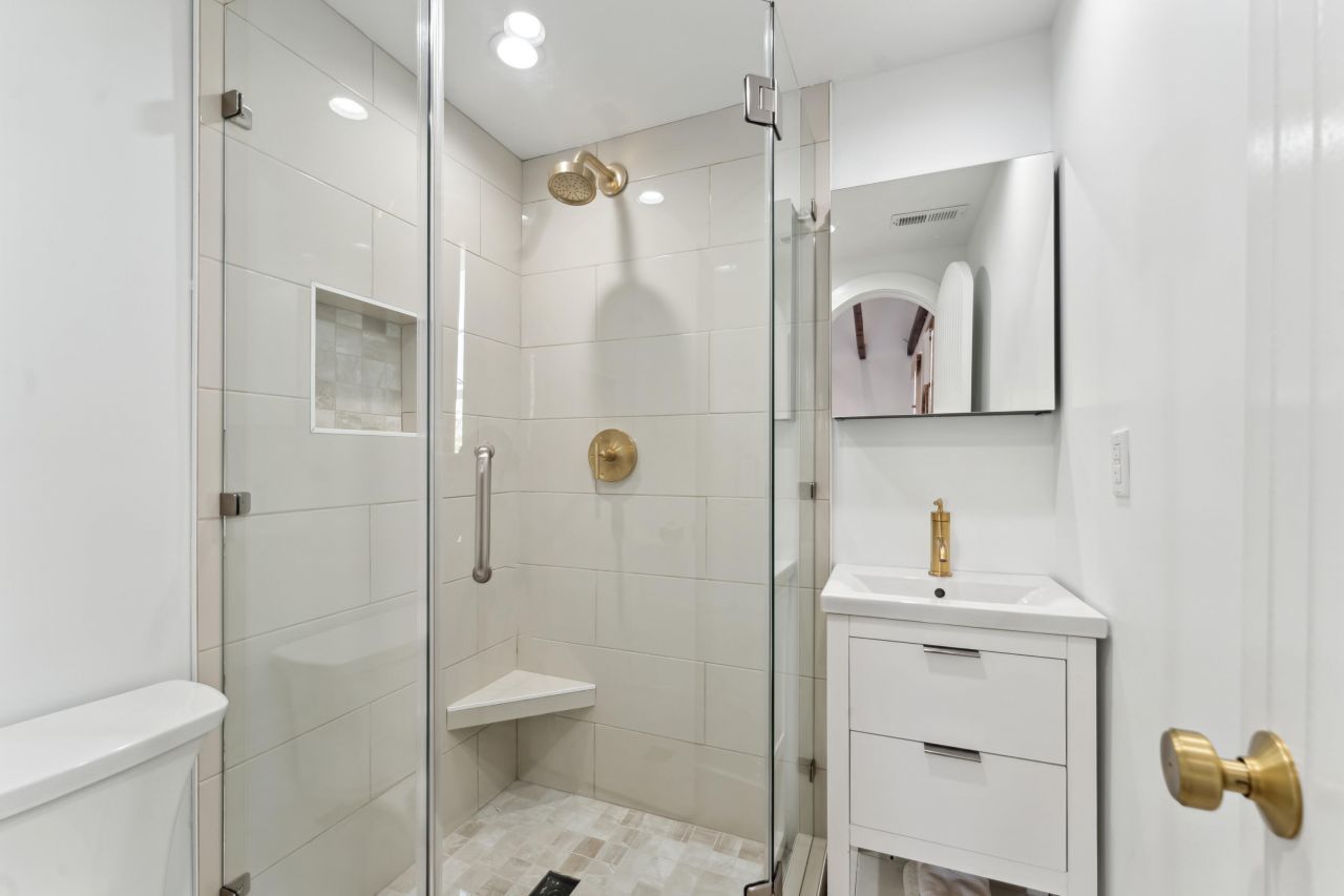 67 Spring Street Photo 26