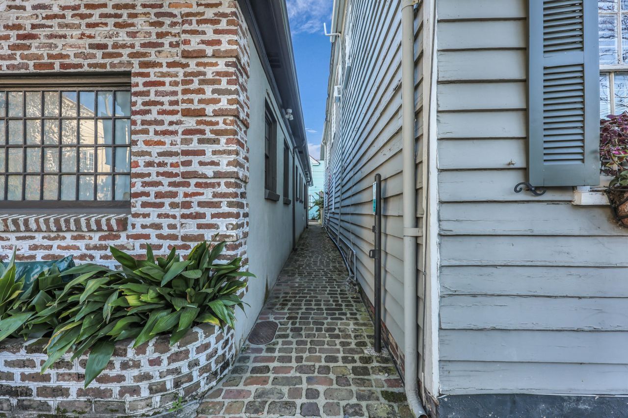 67 Spring Street Photo 33