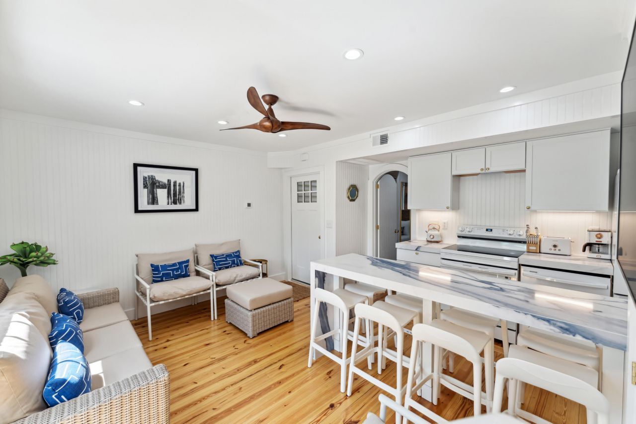 67 Spring Street Photo 9