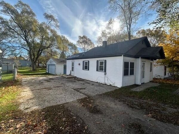 846 N oak st Street, Evart, MI 49631