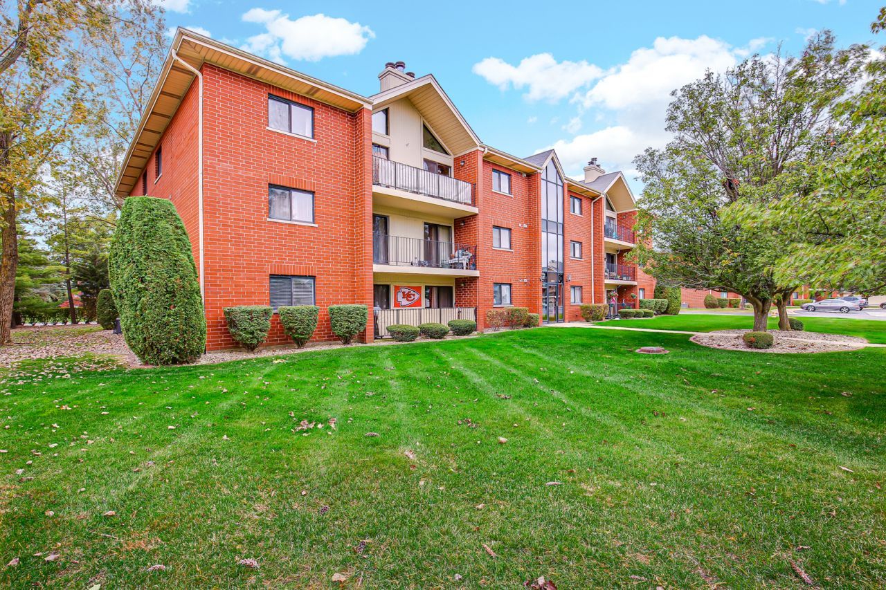 6601 Martin France Circle, Unit 2A, Tinley Park, IL 60477 Main Photo