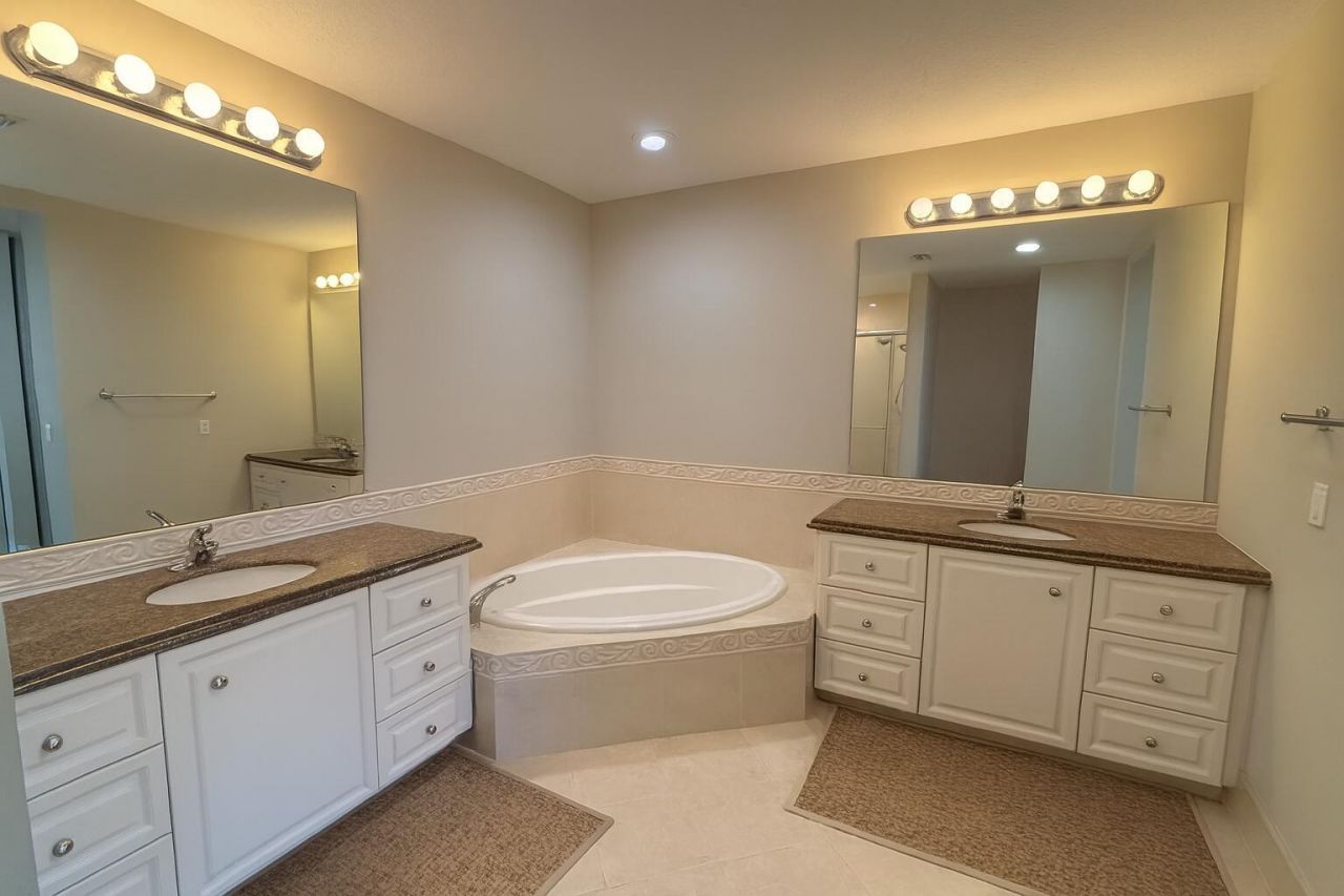 7 Harbour Isle Drive E, Unit 301, Fort Pierce, FL 34949 Photo