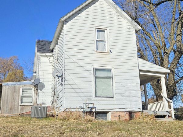 309 E Lowe Avenue, Fairfield, IA 52556