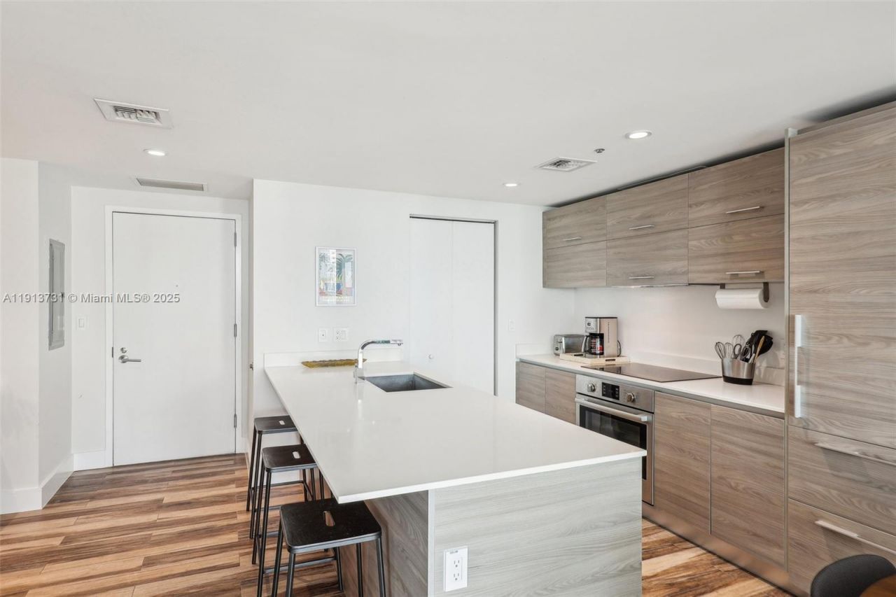 1300 S Miami Ave, Unit 2404, Miami, FL 33130 Photo