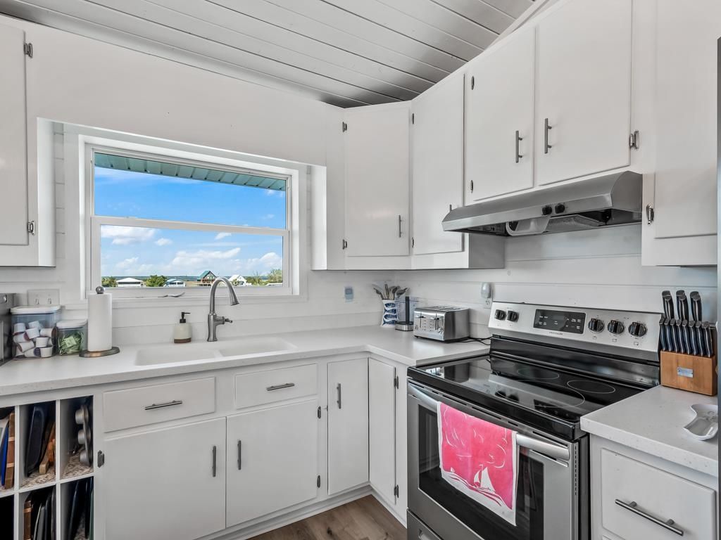 37 Dolphin Drive, Crawfordville, FL 32327 Photo