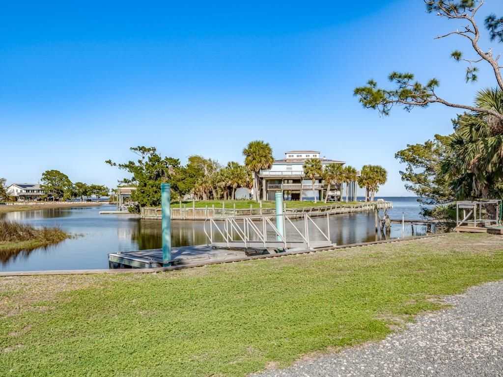 37 Dolphin Drive, Crawfordville, FL 32327 Photo