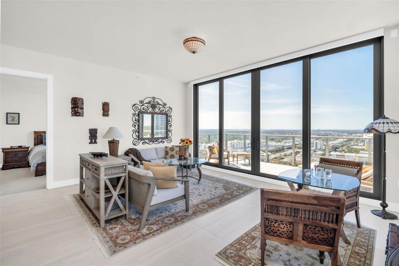 301 1st Street S, Unit 3305, Saint Petersburg, FL 33701 Photo